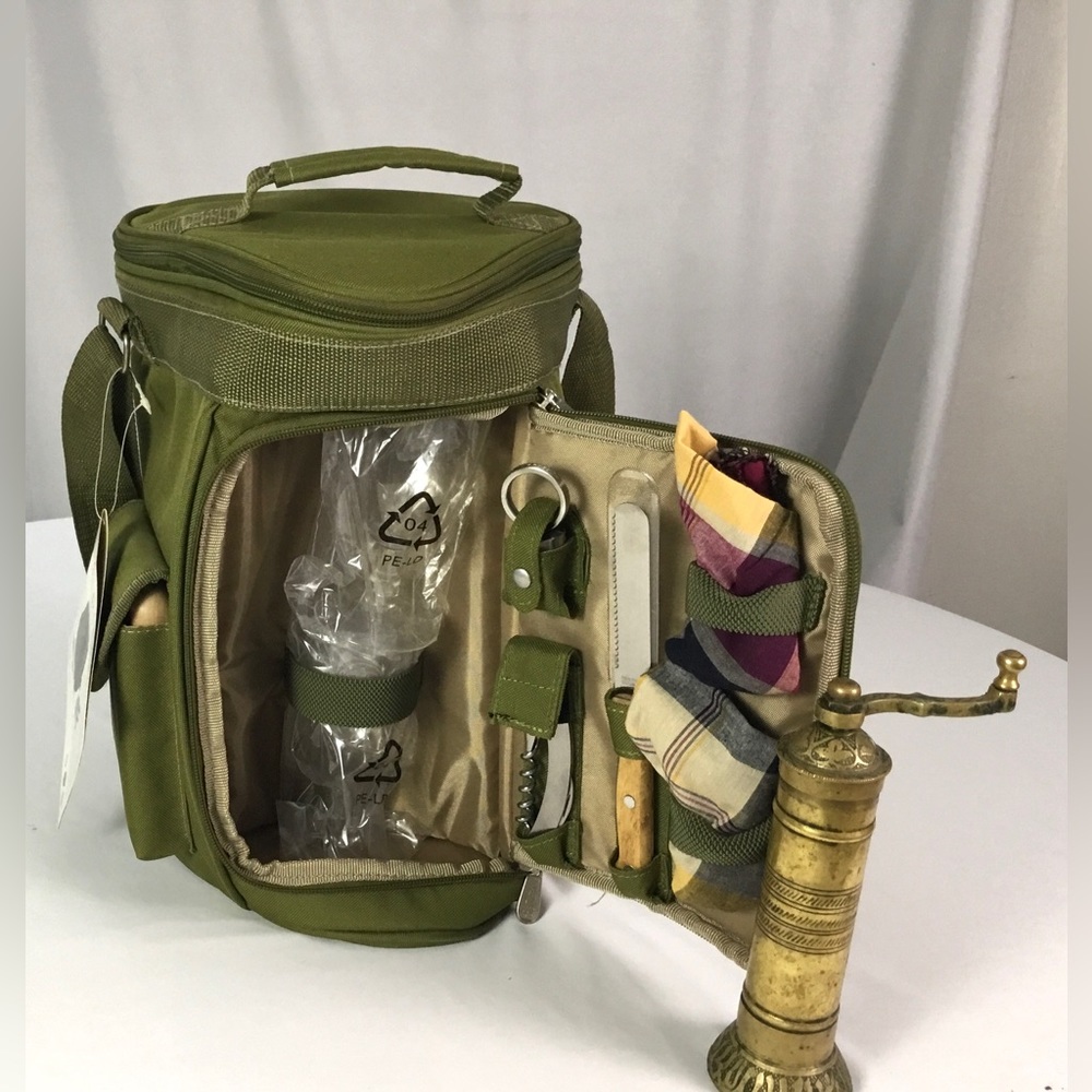 NWT- Meritage wine and cheese tote